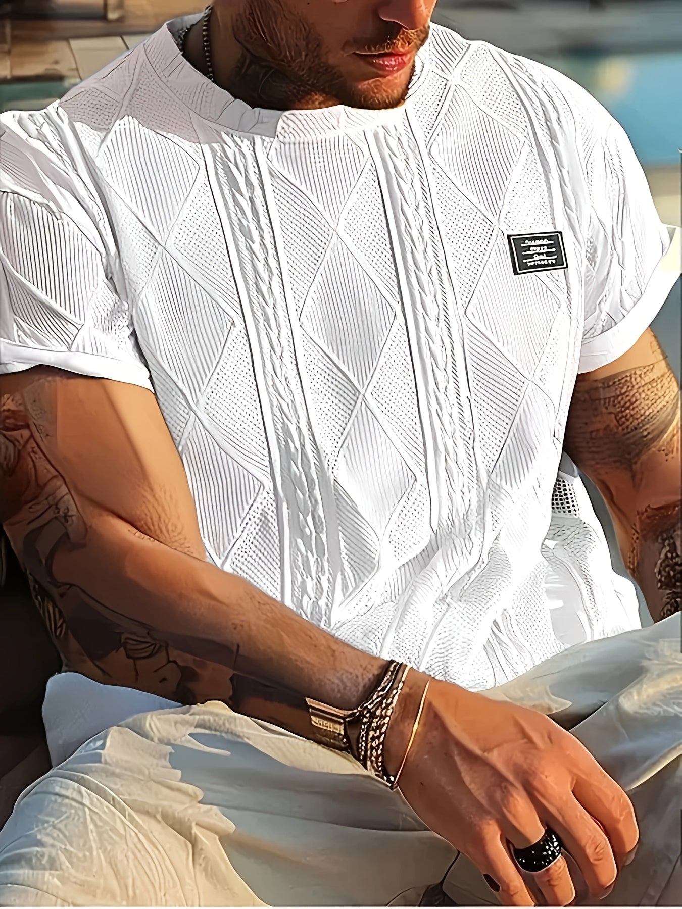 Herr T-shirt med stickad kabelmönster – Modern och avslappnad stil för vardagsbruk