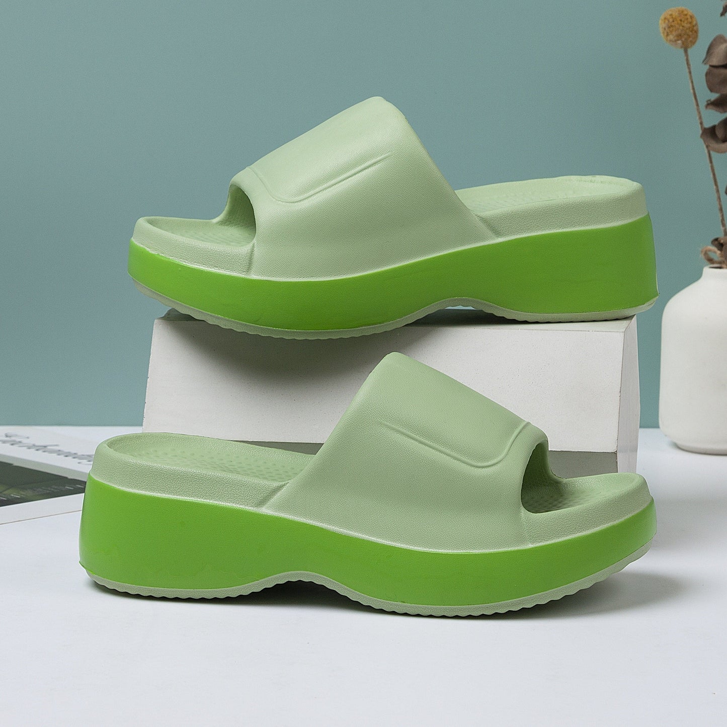 Damsandaler med platåsula och öppen tå – Trendiga slip-in tofflor för sommar och vardag