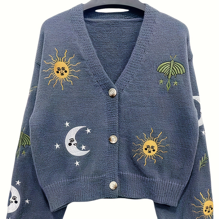 Stickad kofta med V-ringning och broderade sol- och månmotiv, flera färger