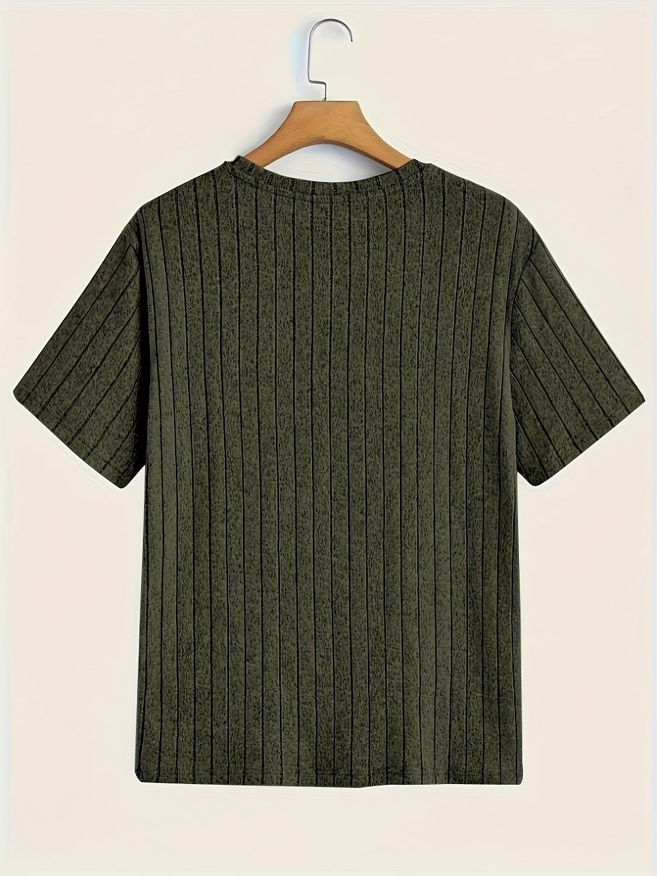 Herr T-shirt med trendigt ribbat mönster och avslappnad passform – Perfekt för vardag och stilrena lager på lager-outfits