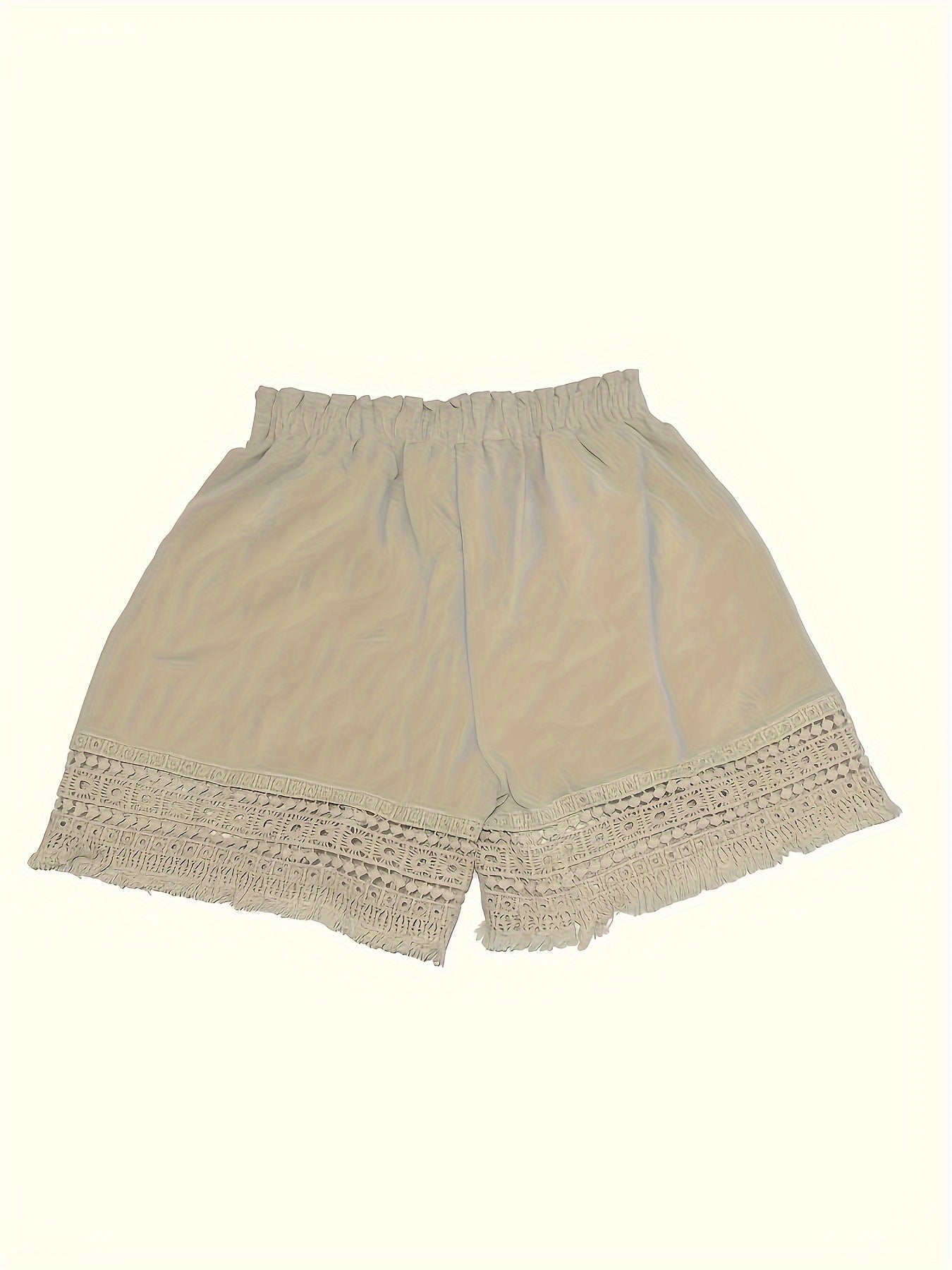 Damshorts med volangmidja och spetsdetaljer – Semesterstil och vardagskomfort
