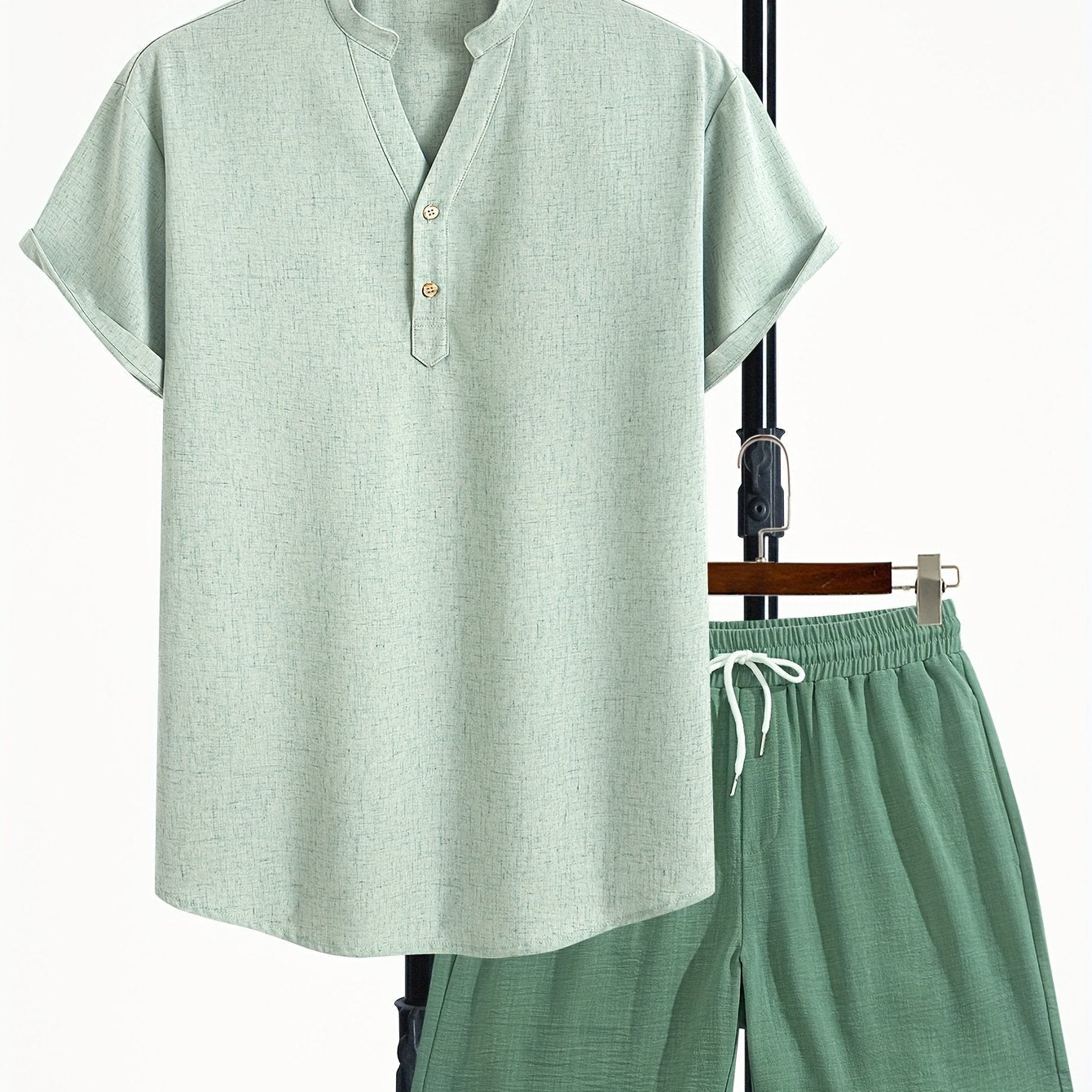 Herrset – Modern kortärmad Henley-tröja och avslappnade shorts – Perfekt för sommar och semester