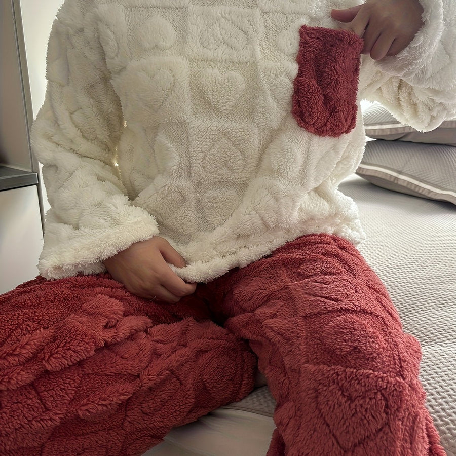 Mysig pyjamas med hjärtmönster och bröstficka i mjukt material