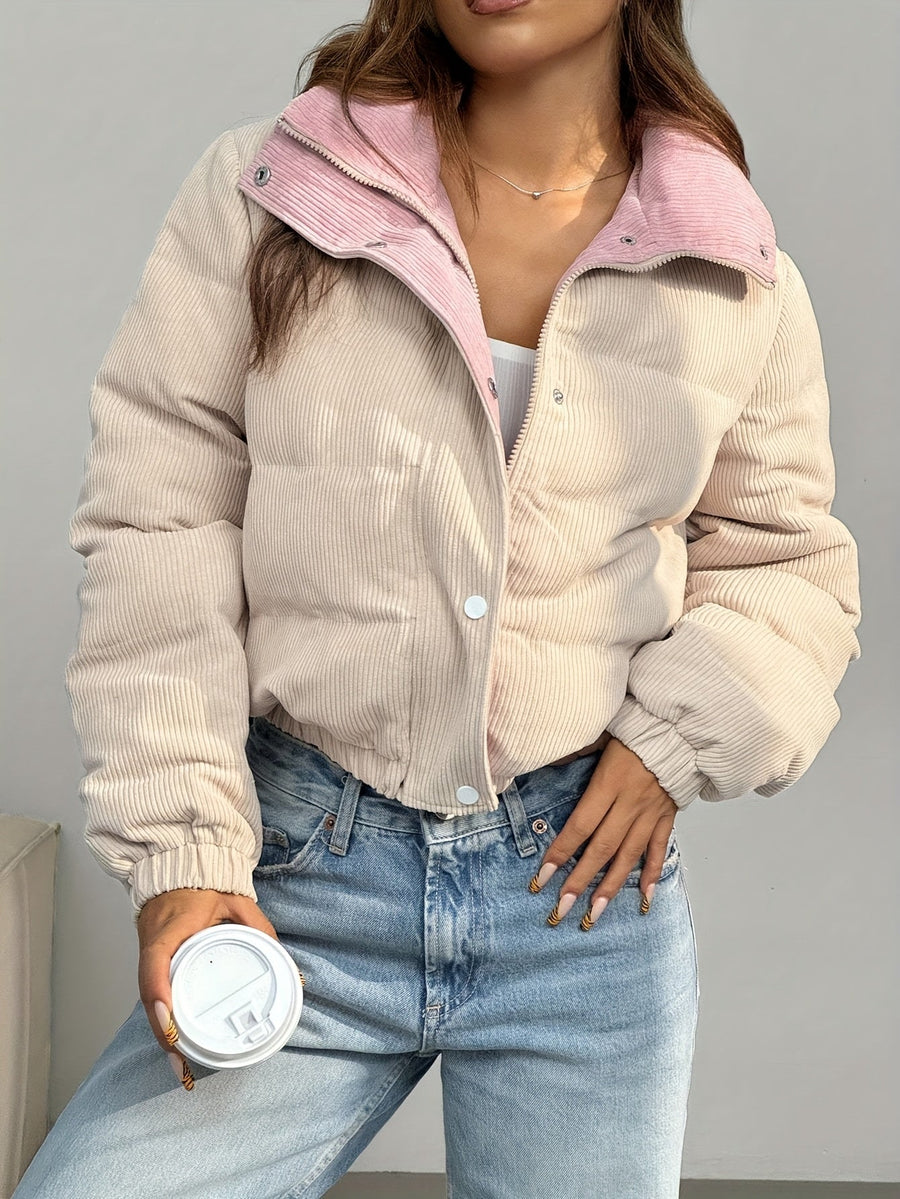 Kort corduroy pufferjacka med ståkrage i tvåfärgad design
