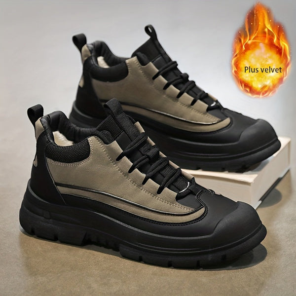 Herrsneakers i tvåfärgad design med tjock sula, snörning och förstärkt tåhätta