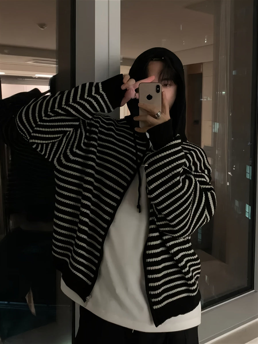 Hoodie med dragkedja, stickad tröja i randigt mönster