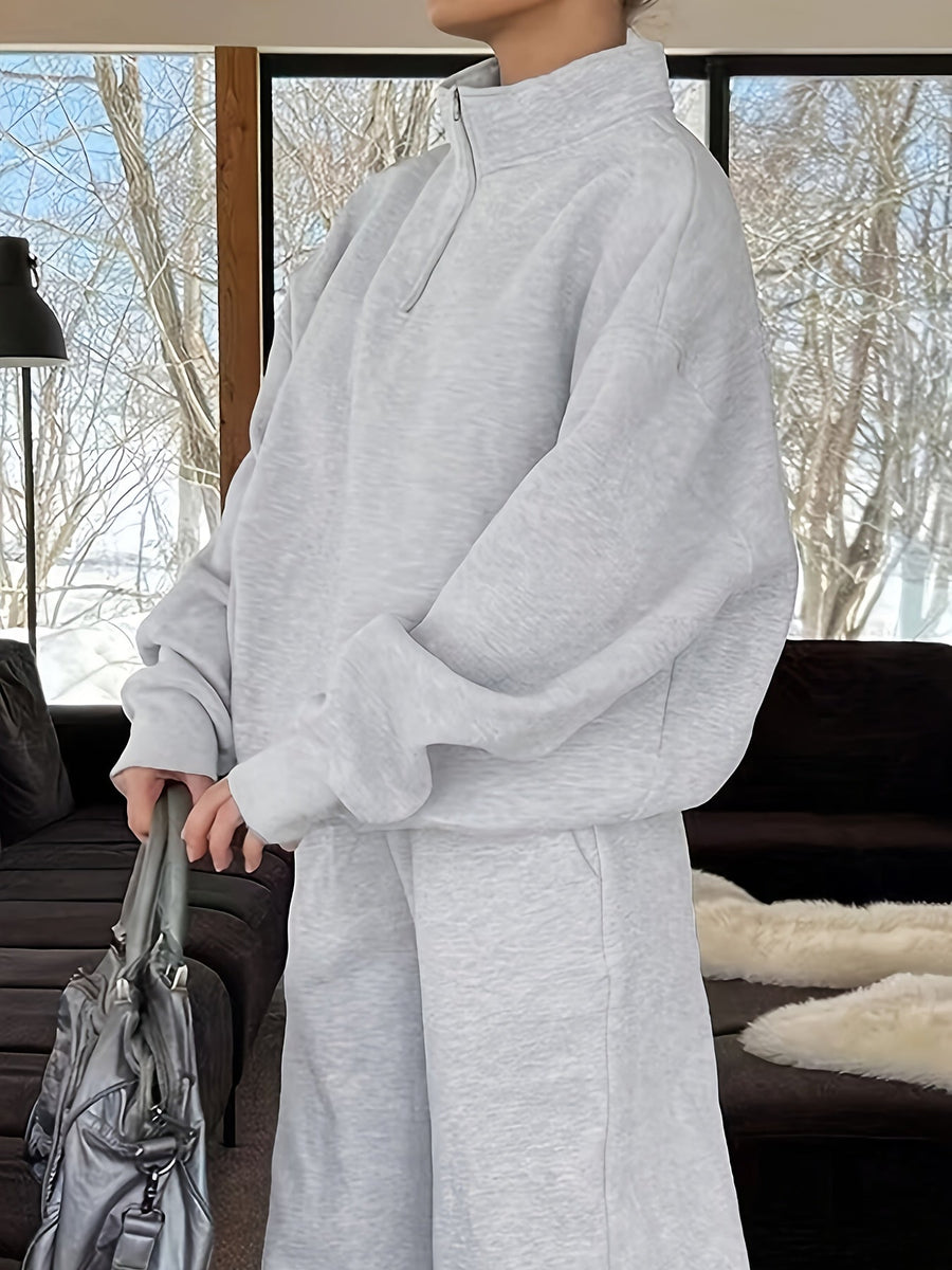 Dam sweatsuit med halv dragkedja, långärmad tröja och matchande byxor i mjukt material
