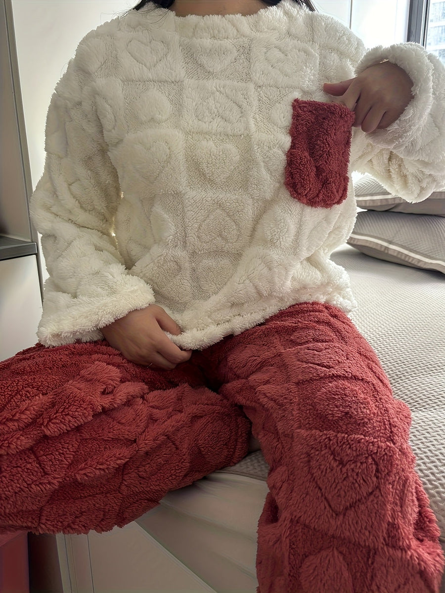 Mysig pyjamas med hjärtmönster och bröstficka i mjukt material