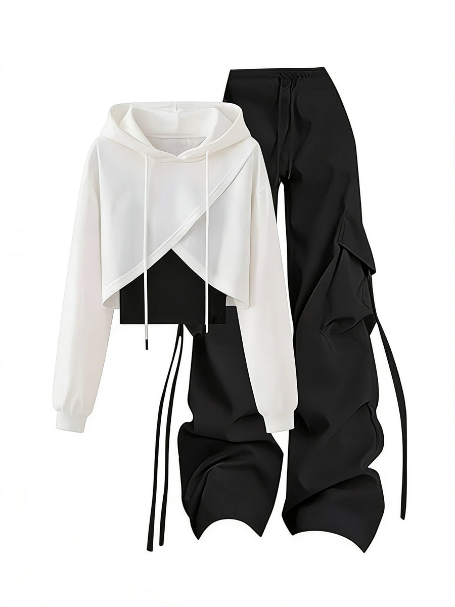 Vitt croppat hoodie-set med svarta cargobyxor