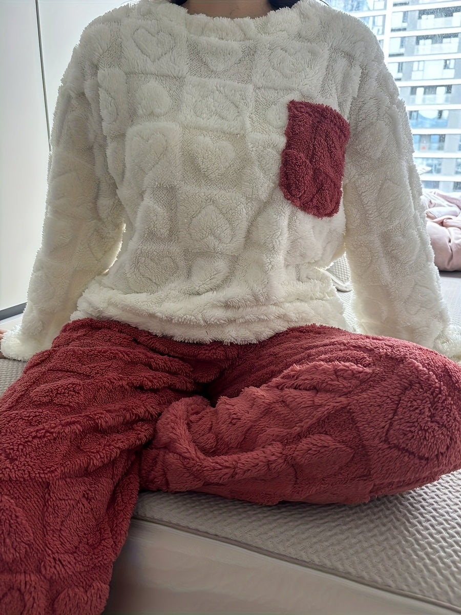 Mysig pyjamas med hjärtmönster och bröstficka i mjukt material