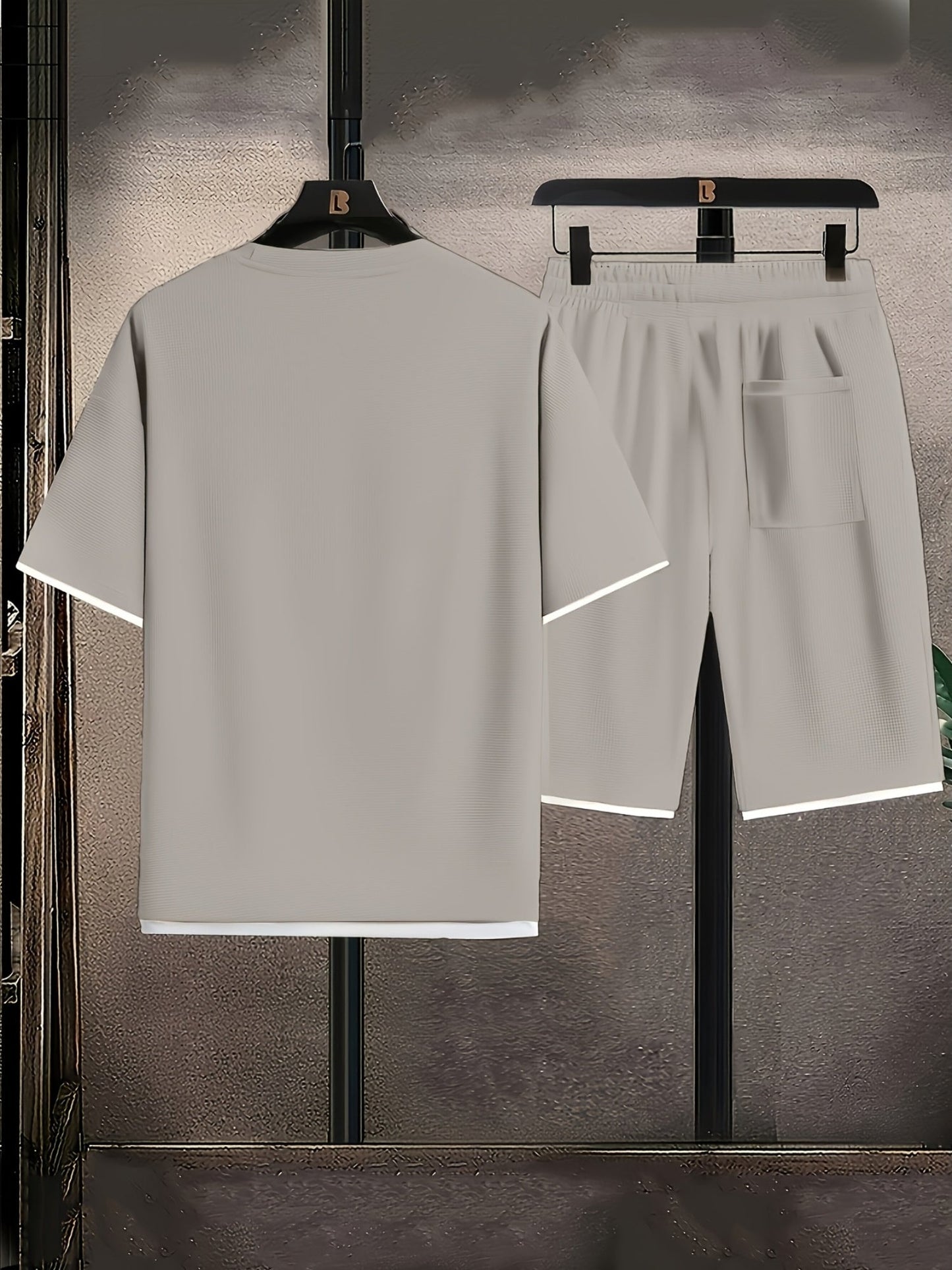 Herrarnas sportiga avslappnade set med t-shirt och shorts – perfekt för vardag och fritid