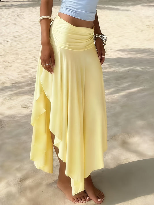 Damernas asymmetriska strandkjol med volanger och handkerchief-hem – perfekt för semester och strandliv