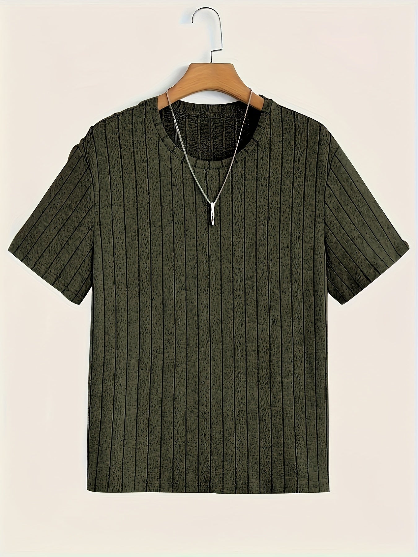 Herr T-shirt med trendigt ribbat mönster och avslappnad passform – Perfekt för vardag och stilrena lager på lager-outfits