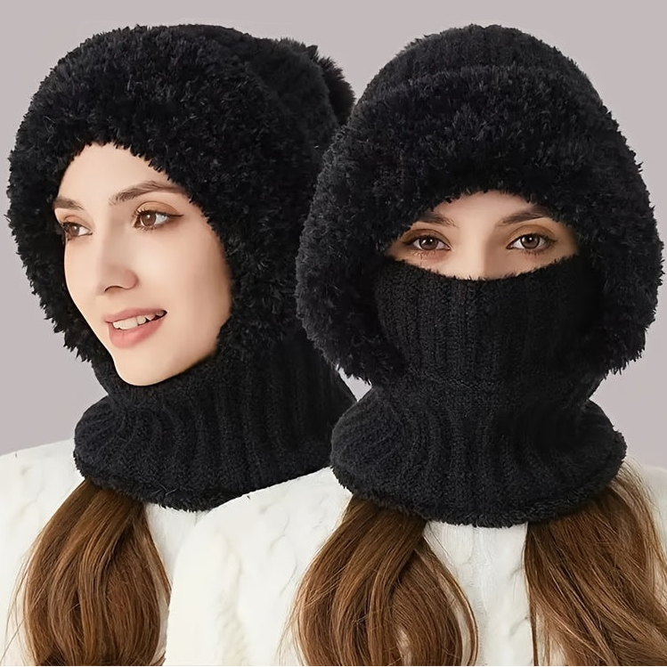 Stickad balaklava med foder i mjukt material och pompom - vintermössa med halsvärmare