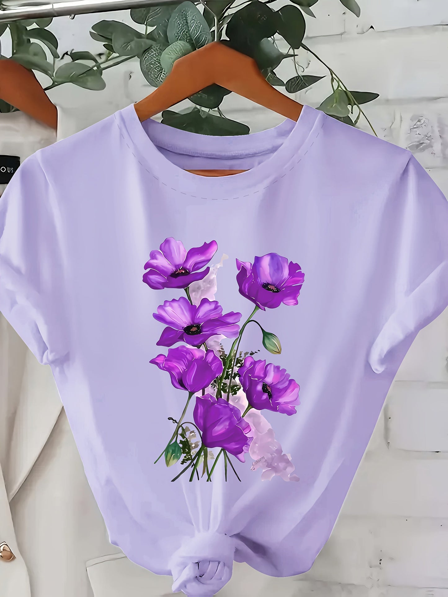 Dam T-shirt med blomstertryck – avslappnad stil för vardag och sommar