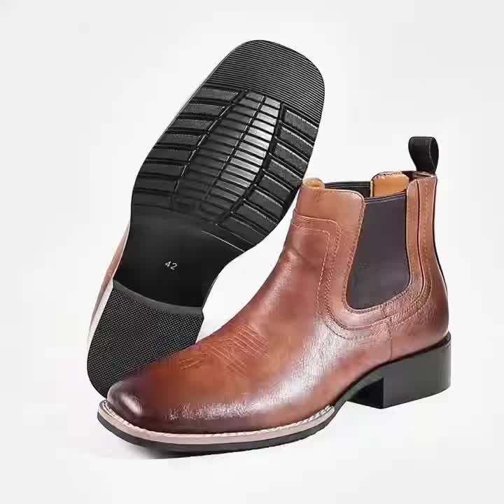 Bruna Chelseaboots med kvadratisk tå och elastiska sidopaneler, broderade detaljer