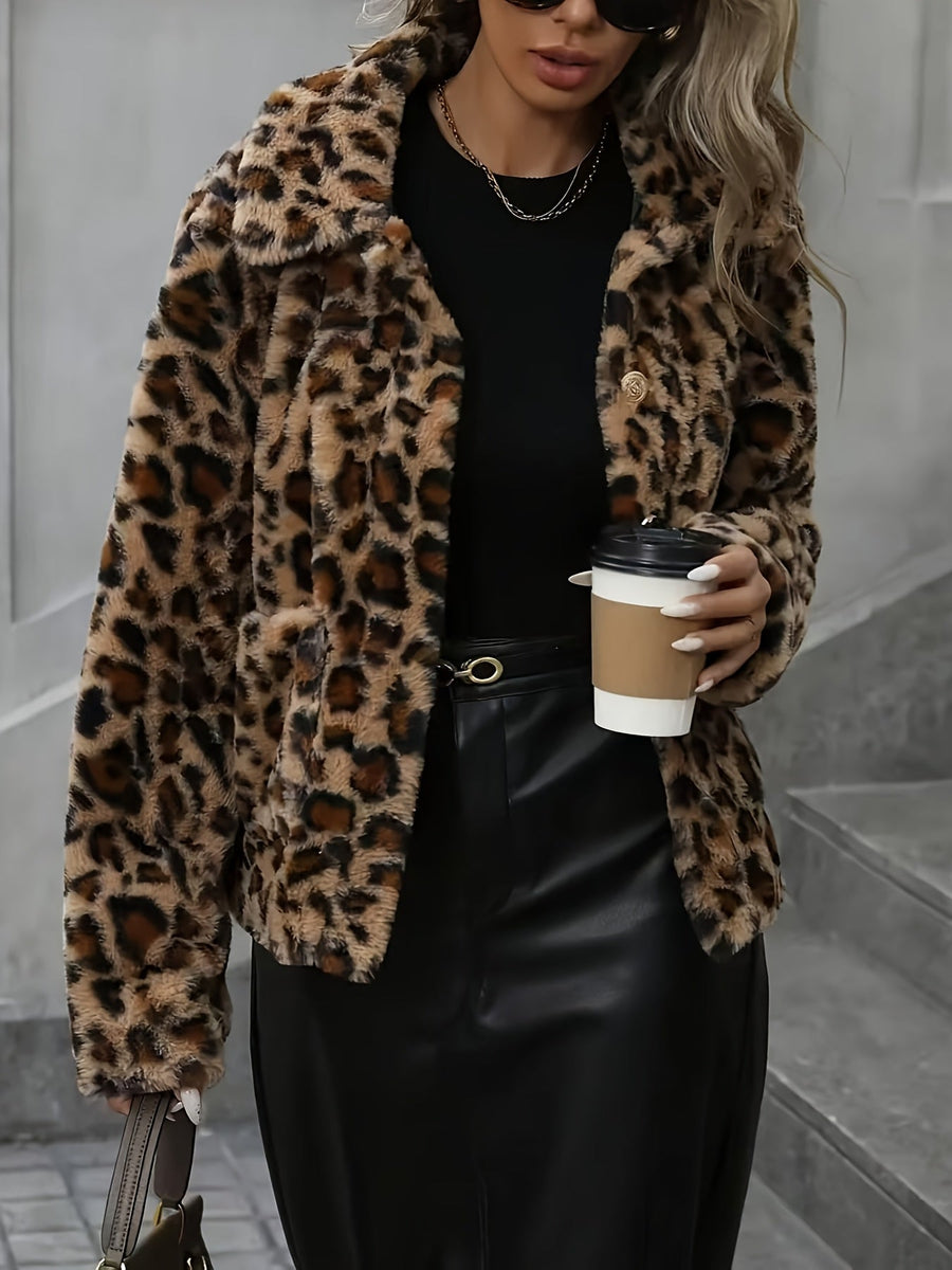 Leopardmönstrad damjacka i fuskpäls med krage och långa ärmar