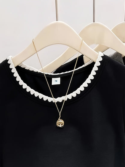 Dam Topp med Dekorativ Kant och Elegant Stil för Vardagsbruk och Fest