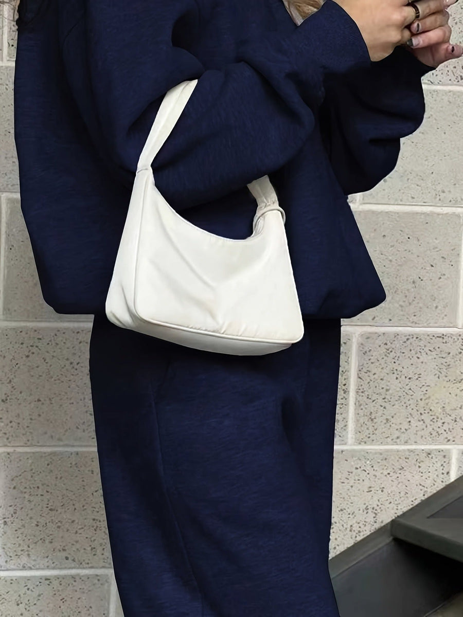 Dam sweatsuit med halv dragkedja, långärmad tröja och matchande byxor i mjukt material