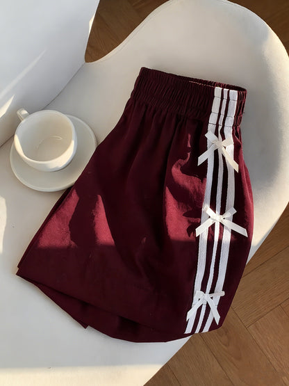Damshorts med sportig design och dekorativa rosetter – Perfekt för sommar och semester
