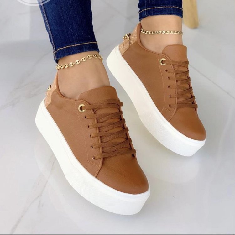 Sneakers dam – vita platåskor för vardag och sommar