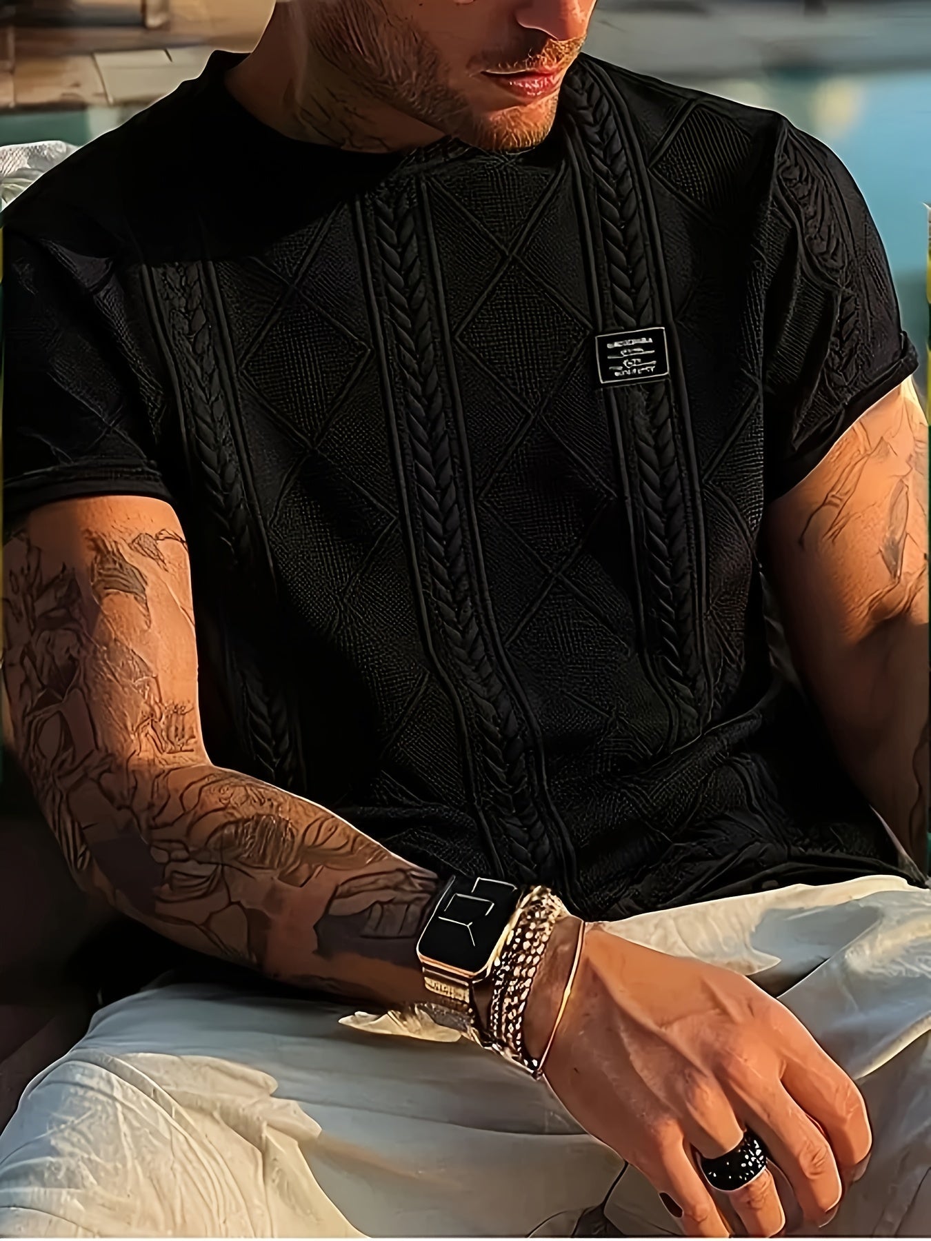 Herr T-shirt med stickad kabelmönster – Modern och avslappnad stil för vardagsbruk