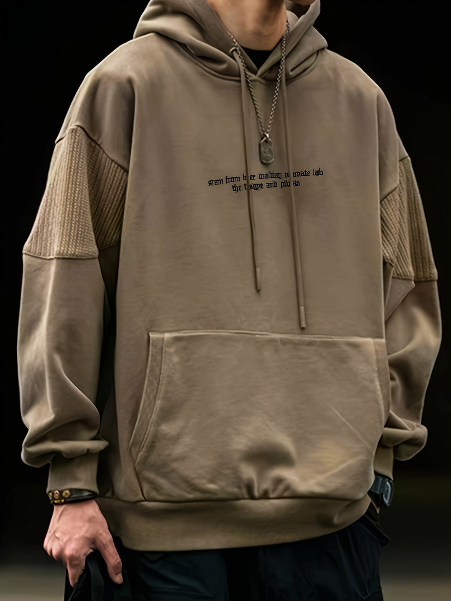 Herrhoodie med ficka och texttryck, stickade detaljer på ärmarna, khaki/svart
