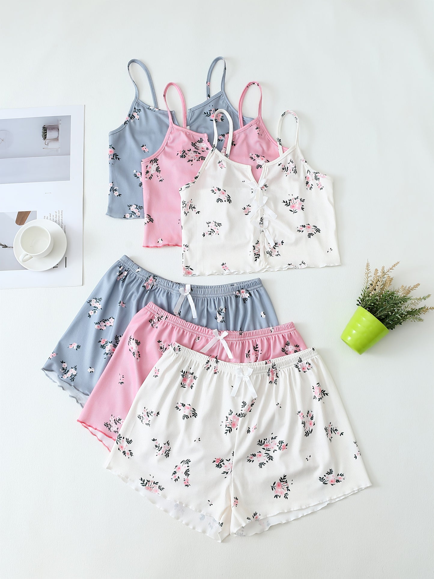 Damernas blommiga pyjamasset med shorts och topp – Somrig och söt nattkläder