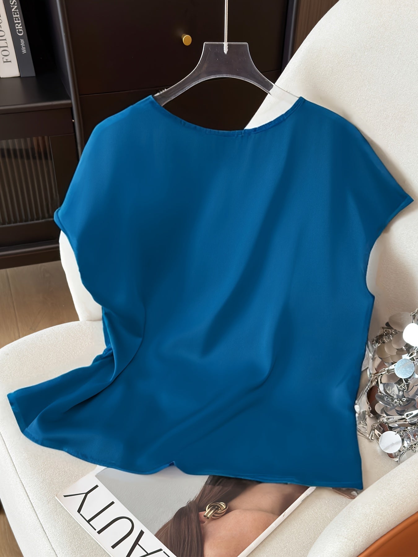 Dam Blus med Asymmetrisk Rynkning och Modern Siluett – Elegant Topp för Vardag och Fest