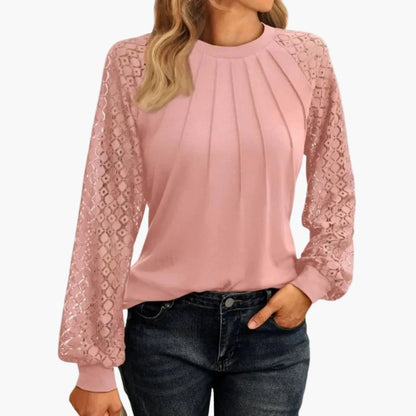 Dam Blus med Långärmade Spetsärmar och Elegant Veckad Front – Perfekt för Kväll och Kontor