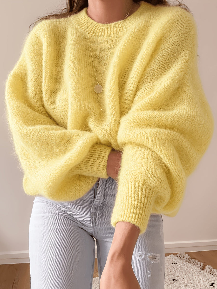 Lösstickad tröja med rund hals och lång ärm - Fluffig design med ribbstickade muddar