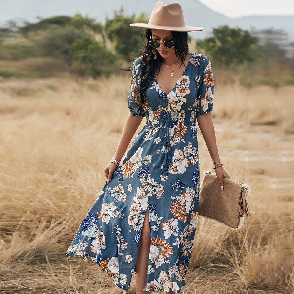 Leah – Blommig Sommardress med V-ringning och Elastisk Midja
