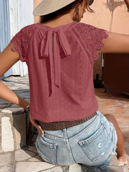 Dam Blus med Spetsdetaljer och Knytning – Somrig och Elegant Top för Avslappnad Stil