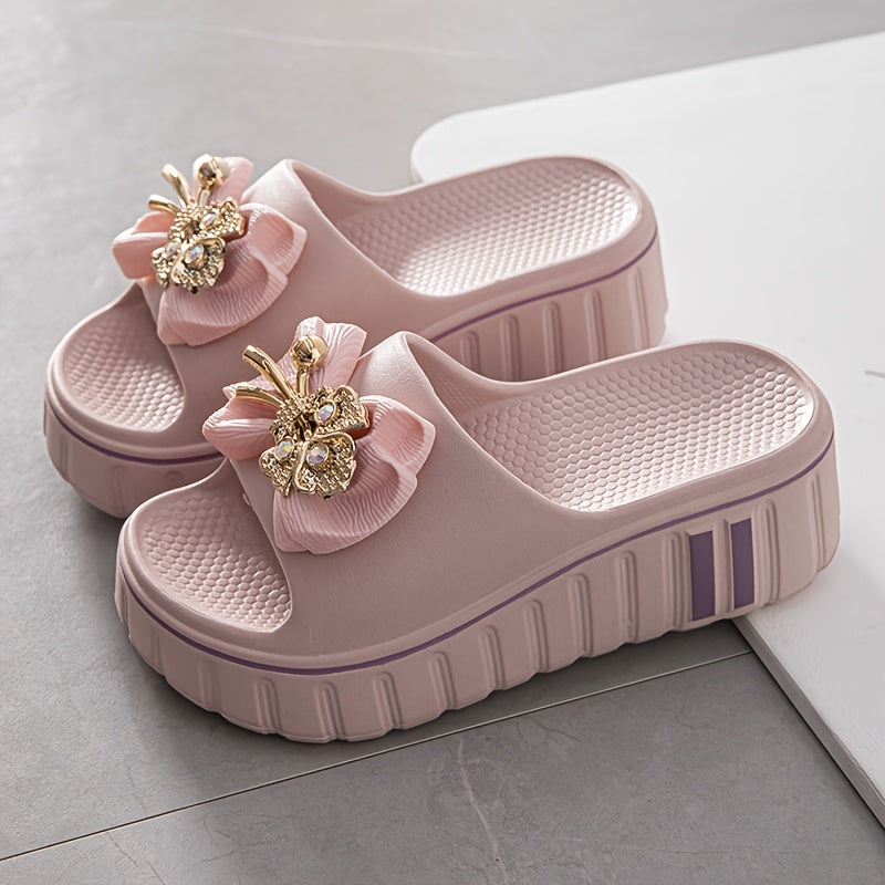 Damsandaler med platå och dekorativ blomma – Trendiga slides för vardagsbruk och fritid
