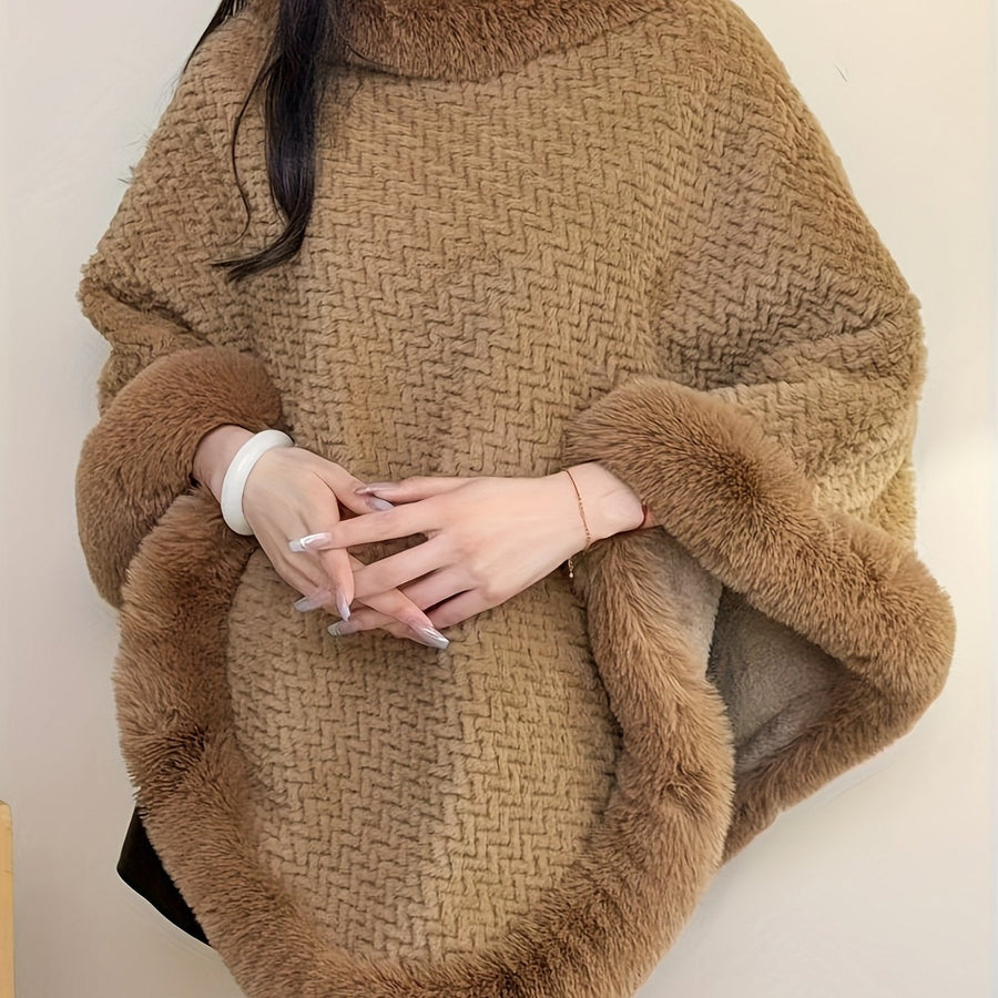 Varm mönstrad poncho med fuskpälsdetaljer runt hals och nederkant