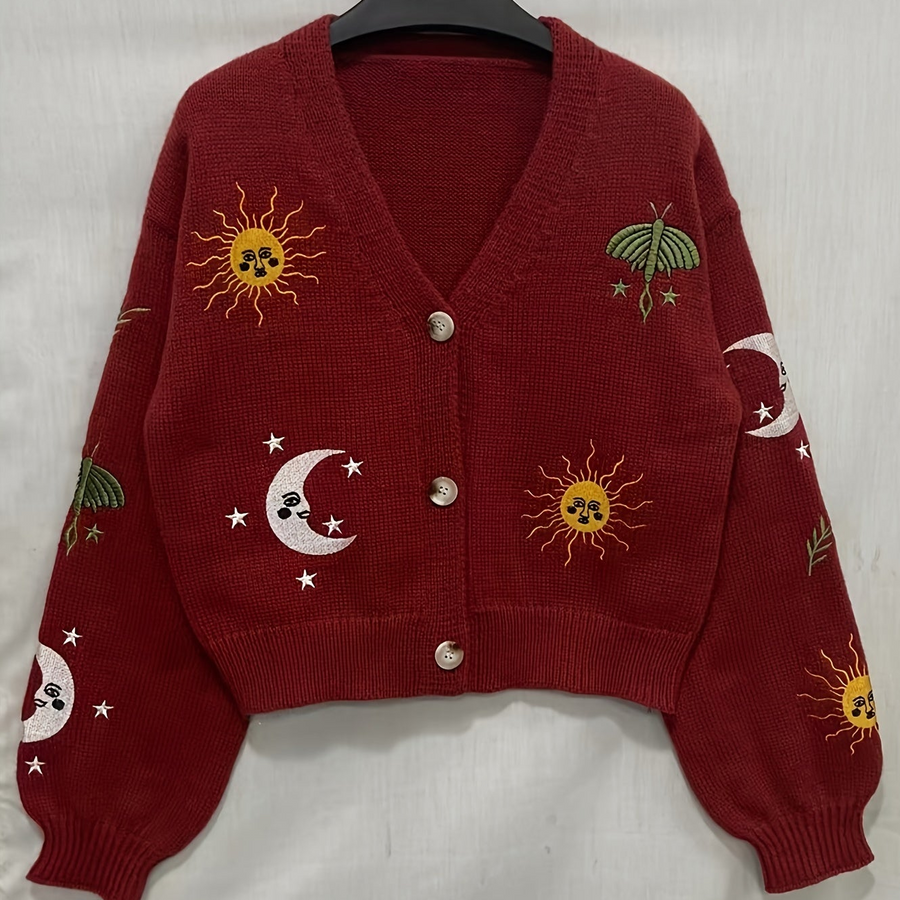 Stickad kofta med V-ringning och broderade sol- och månmotiv, flera färger