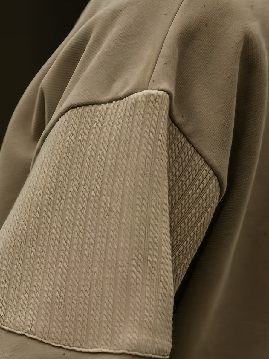 Herrhoodie med ficka och texttryck, stickade detaljer på ärmarna, khaki/svart