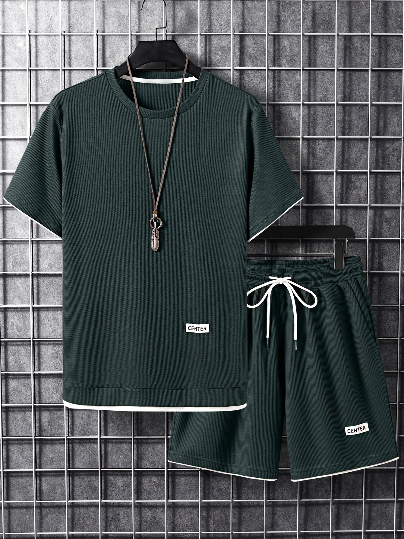Herrarnas avslappnade set med t-shirt och shorts – perfekt för sommaren, sport och vardag