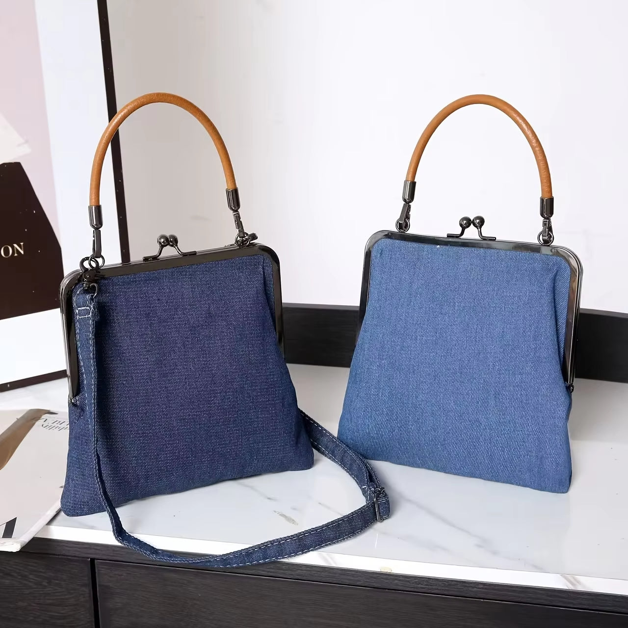 Damväska Vintage Stil med Ramstängning och Trähandtag – Modern Retro Accessoar