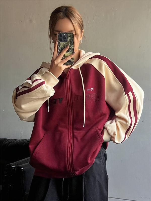 Damhoodie med dragkedja, huva och tre ränder på ärmarna