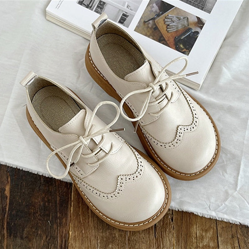 Grace – Retro Chunky Heel Skor i Hålmönster
