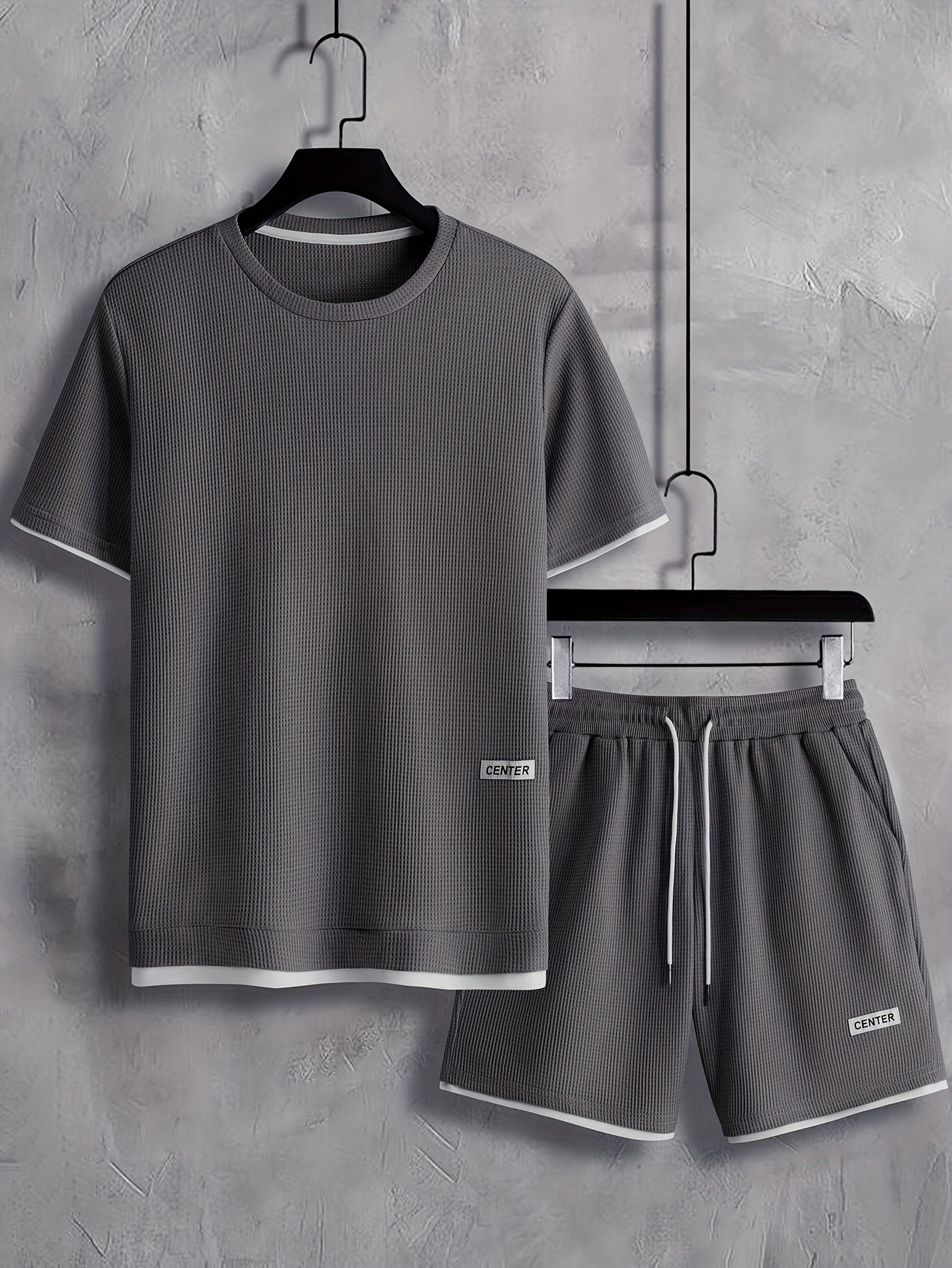 Herrarnas avslappnade set med t-shirt och shorts – perfekt för sommaren, sport och vardag