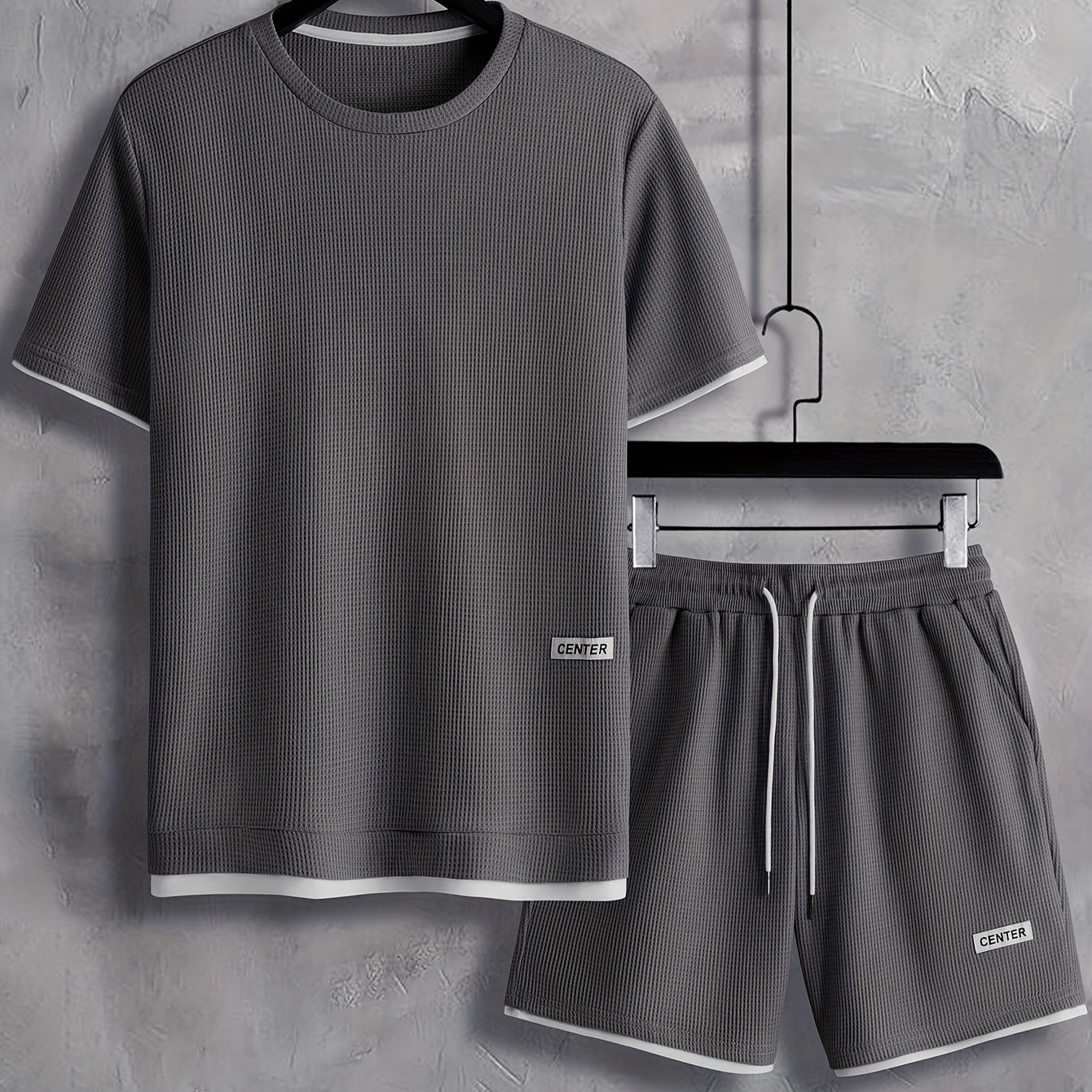 Herrarnas avslappnade set med t-shirt och shorts – perfekt för sommaren, sport och vardag