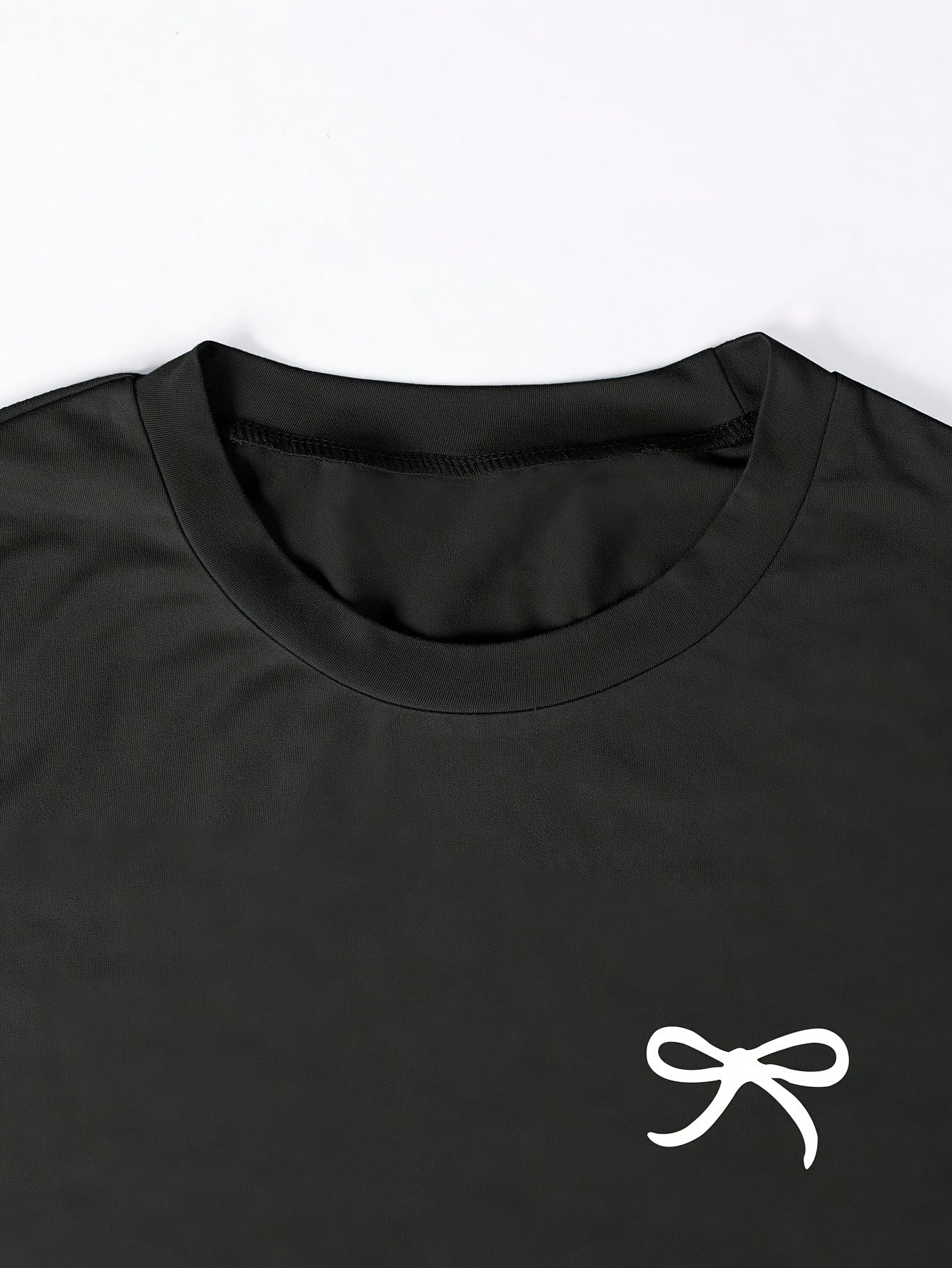 Dam T-shirt med rosettbroderi, vardagsstil, smickrande passform