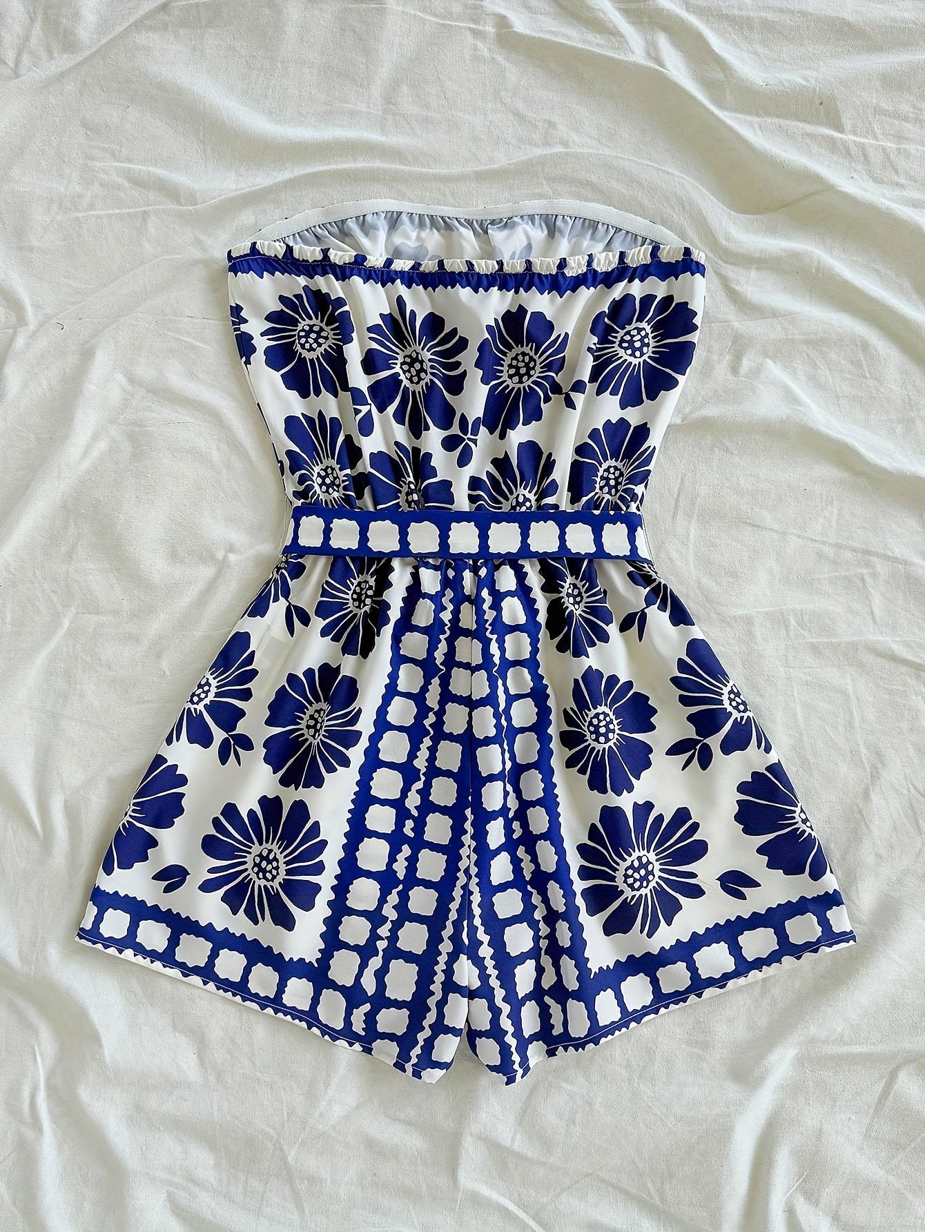 Dam Playsuit Bandeau Romper med Blommigt Mönster och Knytband – Perfekt för Sommar och Semester