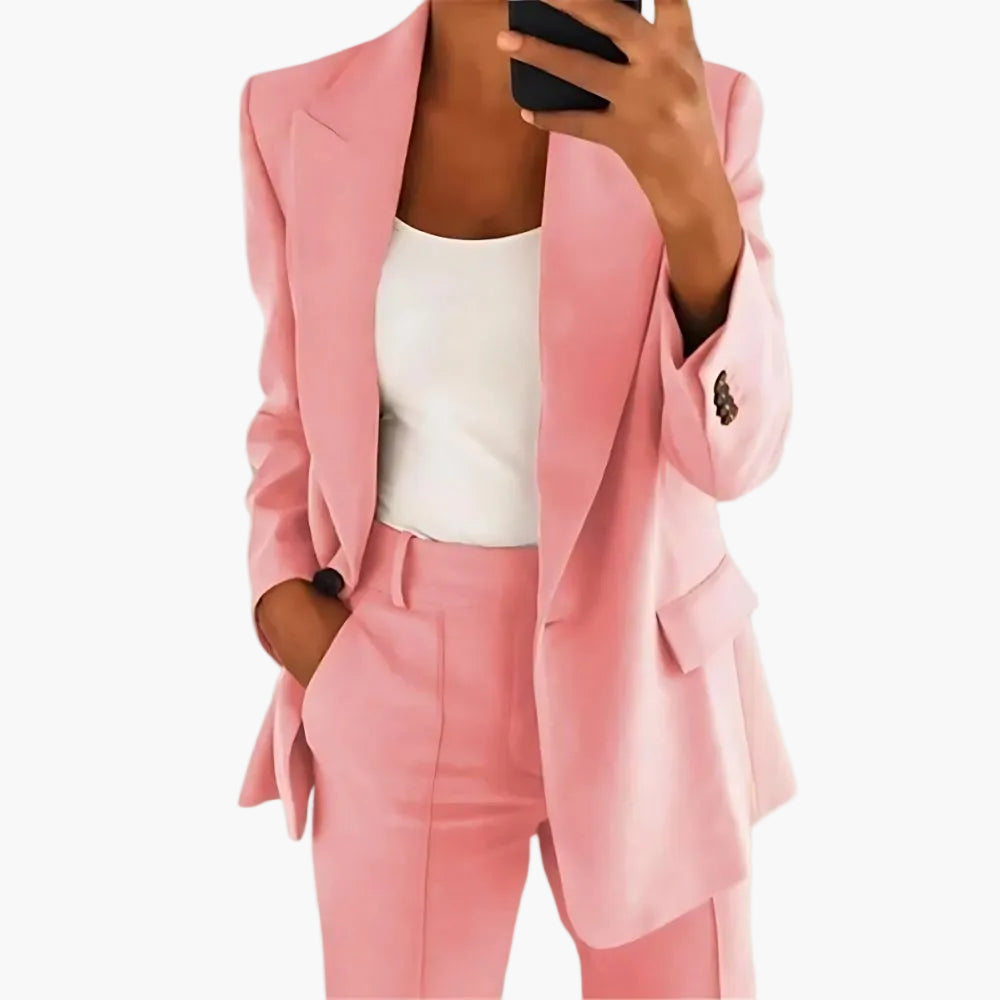Damkostym med blazer och byxor – elegant och modern kontorsstil