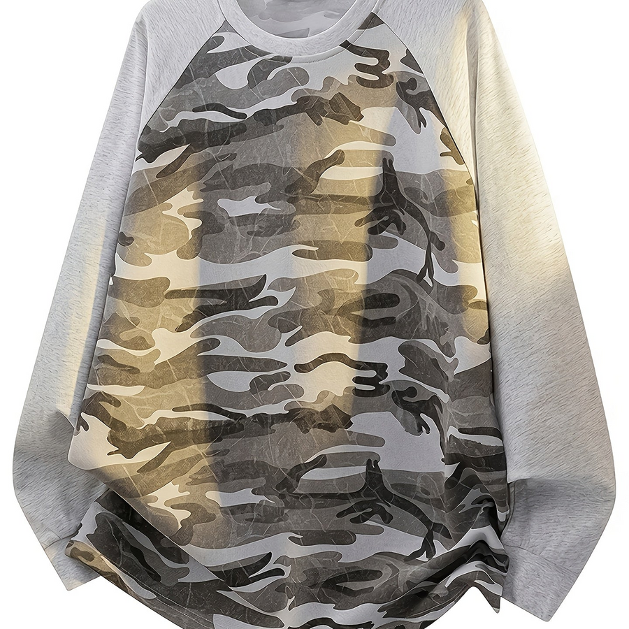 Långärmad t-shirt med kamouflagemönster och raglanärm