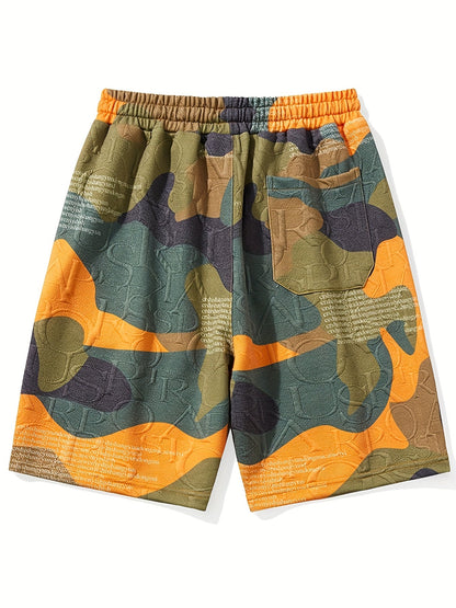 Herrshorts med modern grafisk camouflage och präglade detaljer – avslappnad streetstyle för vardagsbruk