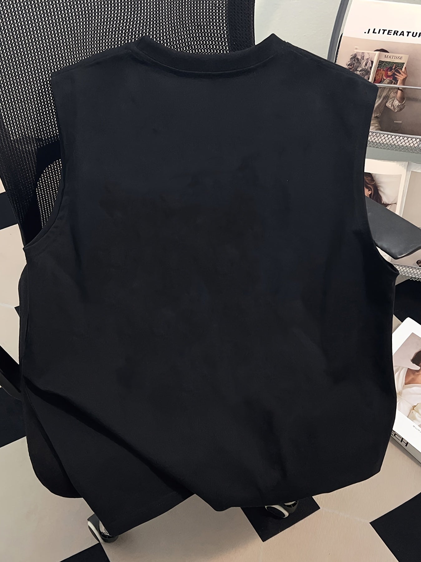 Herrarnas ärmlösa streetwear-topp med tecknad grafik och avslappnad stil