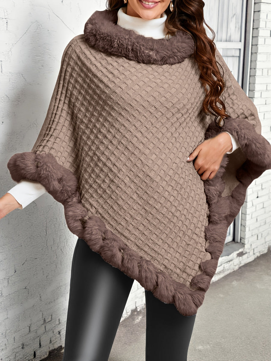 Damponcho med fuskpälsdetaljer och stickat mönster i one-size, tillgänglig i flera färger